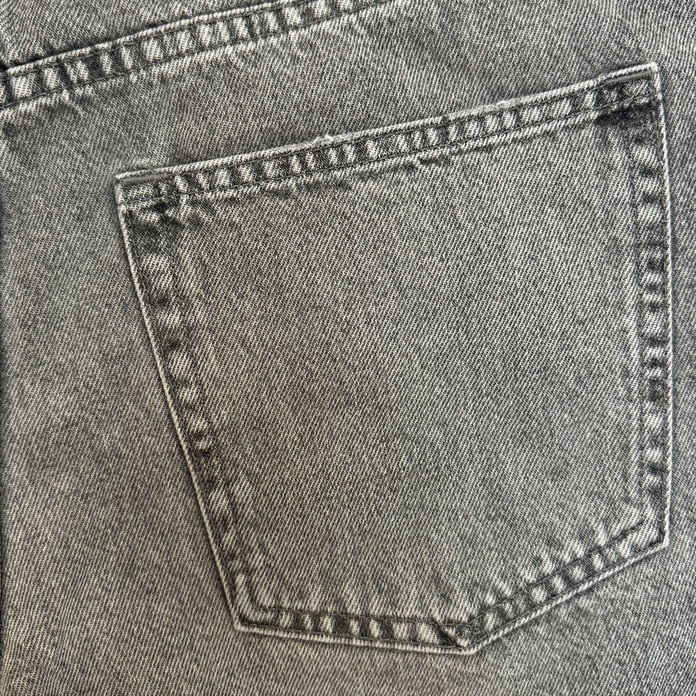 GAP Low Rise Stride Denim Shorts - Picture 9 of 9